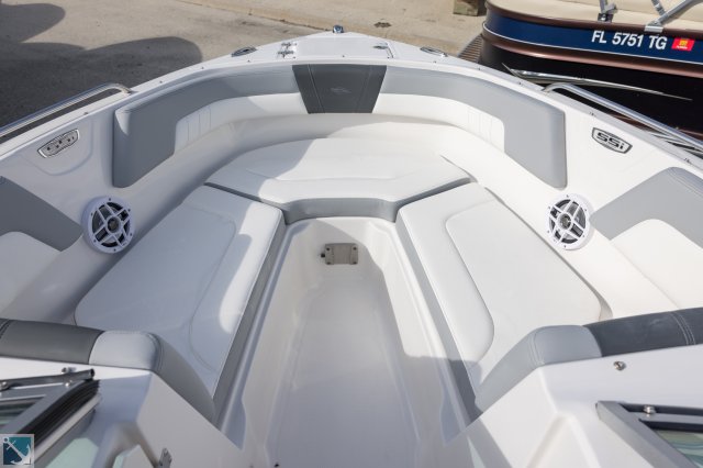 New 2025  powered Chaparral Boat for sale